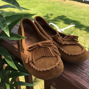 Minnetonka moccasin shoes